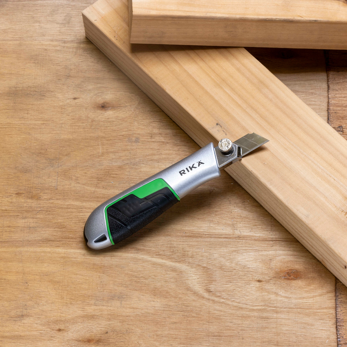 Rikä Heavy Duty Snap-Off Utility Knife | 5 Spare SK2M Blades | Self-Reloading